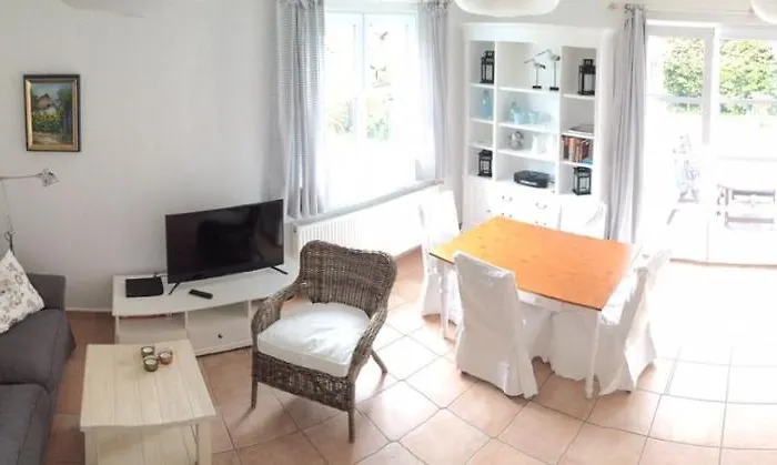 Semesterbostad Haus Zeesenboot Lee