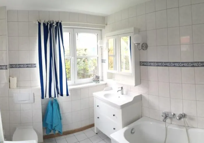 Semesterbostad Haus Zeesenboot Lee